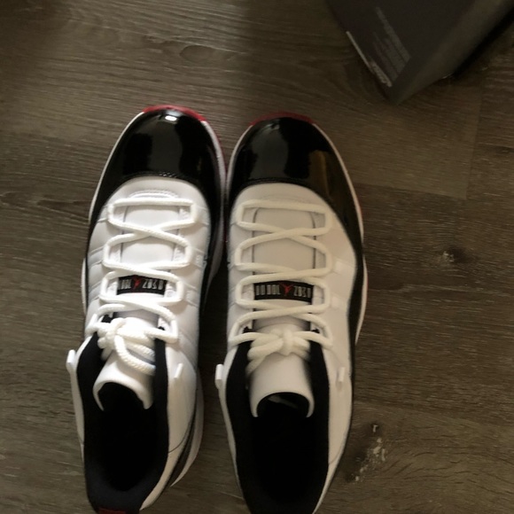 Athletic_Shoes